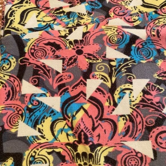 0572 LuLaRoe Size T & C Leggings Block Print Pink Cream Blue Black New - Picture 2 of 6